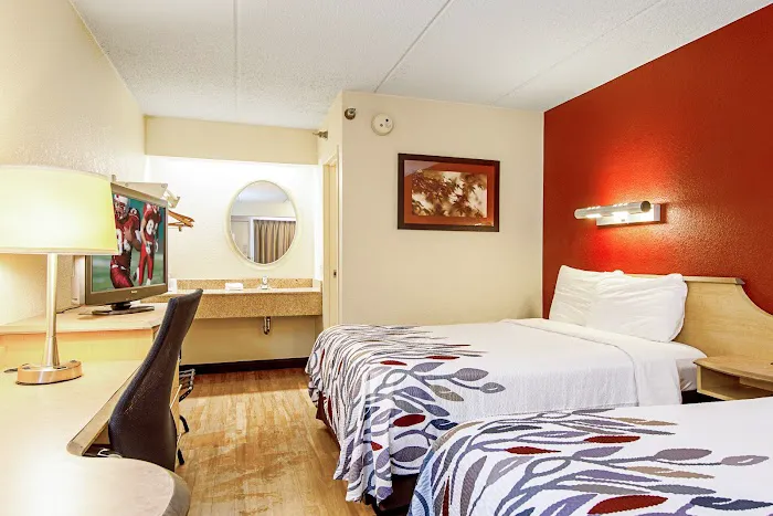 Red Roof Inn Erie – I-90 4