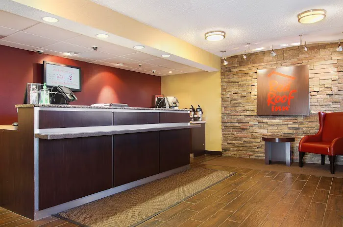 Red Roof Inn Erie – I-90 4