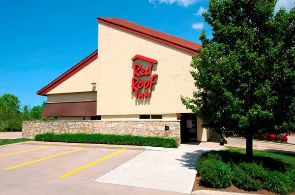 Red Roof Inn Erie – I-90 4