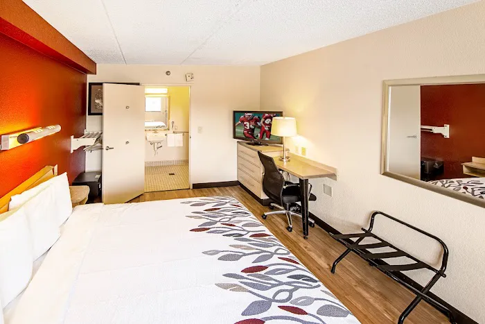 Red Roof Inn Erie – I-90 4