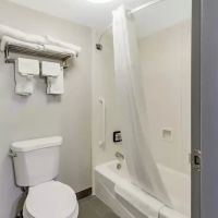 Clarion Pointe Near Erie Casino ico