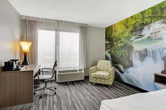 Clarion Pointe Near Erie Casino 4