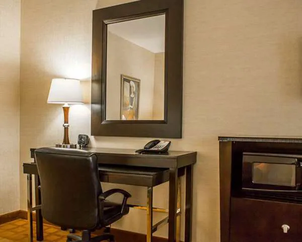 Comfort Suites 4