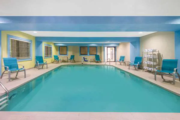 La Quinta Inn & Suites by Wyndham Erie 4