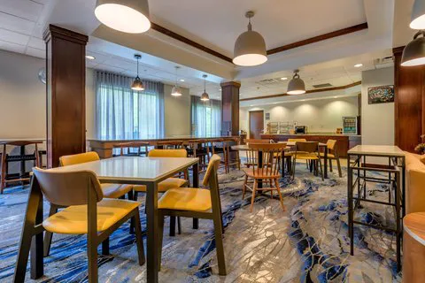 Fairfield Inn & Suites Slippery Rock 4