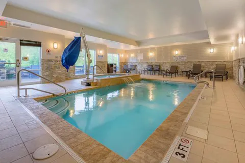 Fairfield Inn & Suites Slippery Rock 4