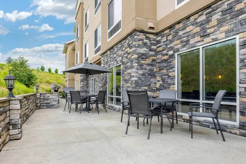 Fairfield Inn & Suites Slippery Rock 4