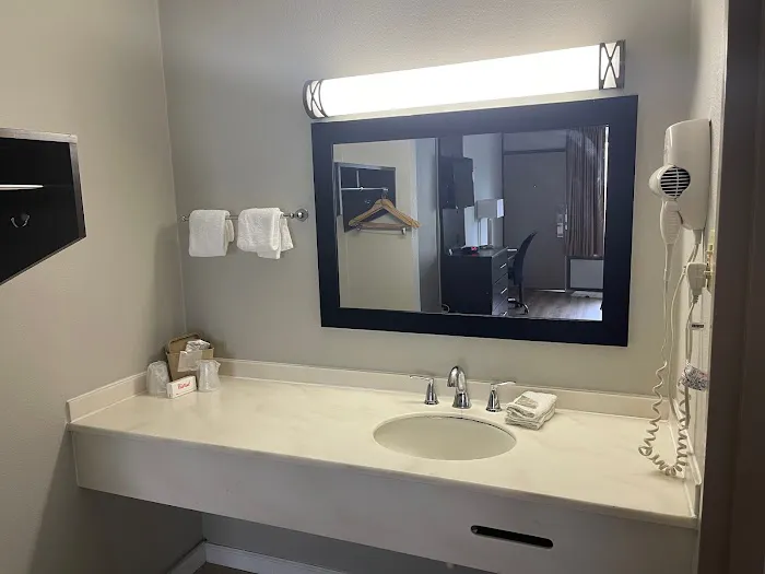 Red Roof Inn Clearfield 4