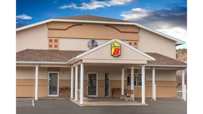 Super 8 by Wyndham Clearfield 4