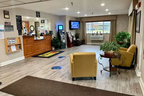 Super 8 by Wyndham Clearfield 4