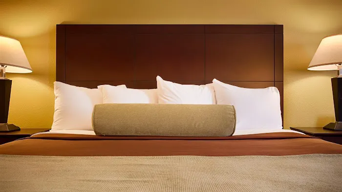 Best Western Plus Executive Inn 4
