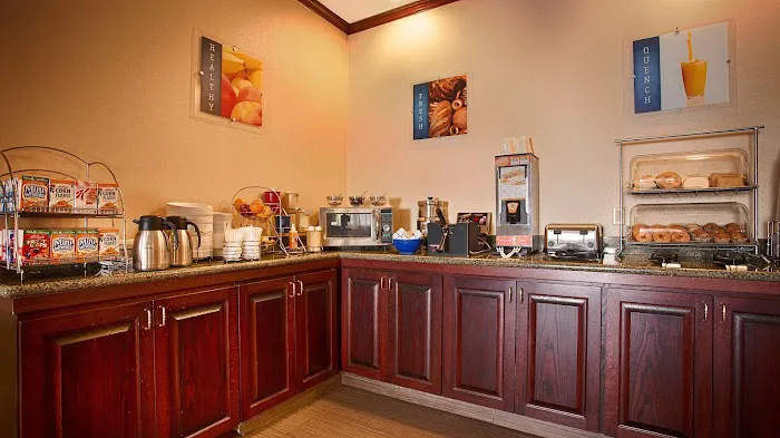 Best Western Plus Executive Inn 4