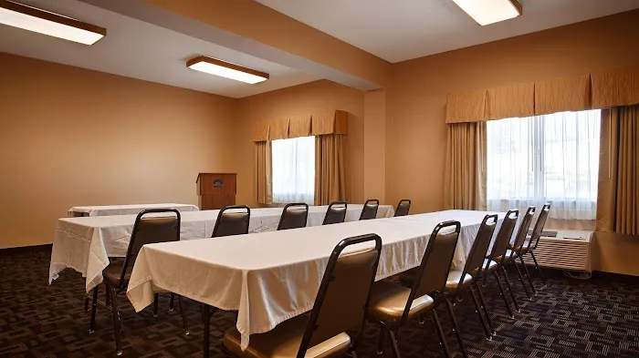Best Western Plus Executive Inn 4
