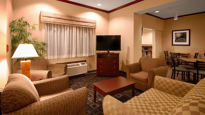 Best Western Plus Executive Inn 4