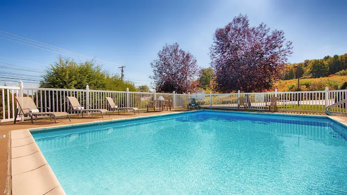 Best Western Plus Executive Inn 4