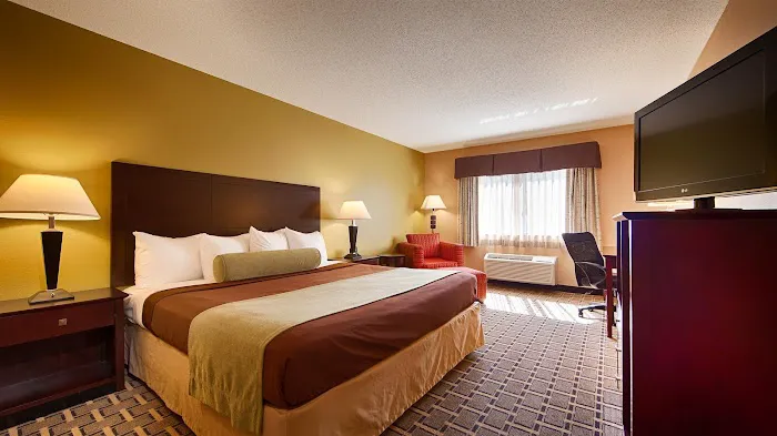 Best Western Plus Executive Inn 4
