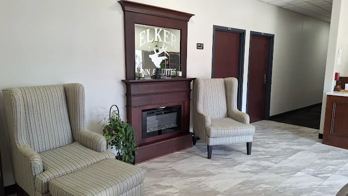 Elker Inn & Suites 4