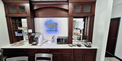 Elker Inn & Suites