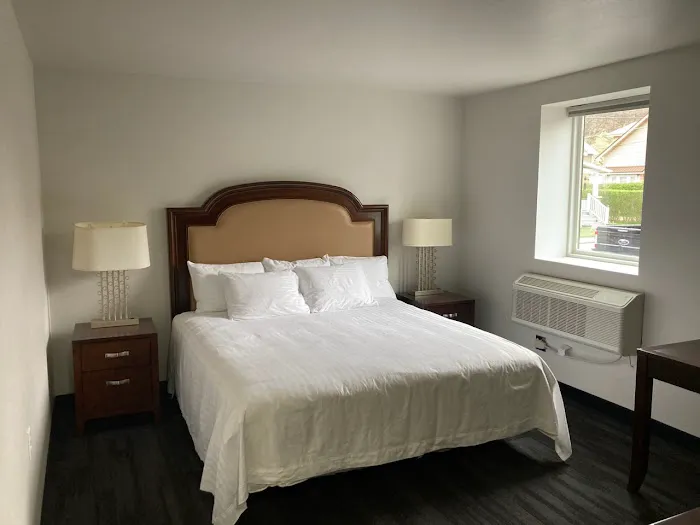 Elker Inn & Suites 4
