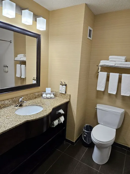 Holiday Inn Express & Suites Clearfield, an IHG Hotel 4