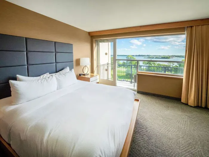DoubleTree by Hilton Hotel Niagara Falls New York 4