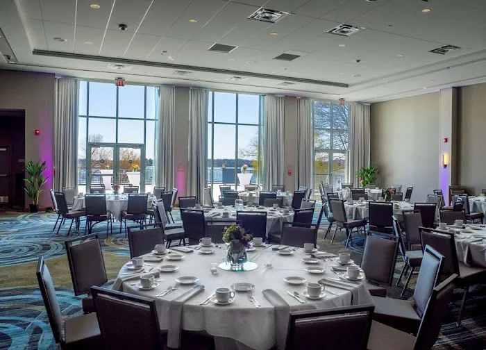 DoubleTree by Hilton Hotel Niagara Falls New York 4