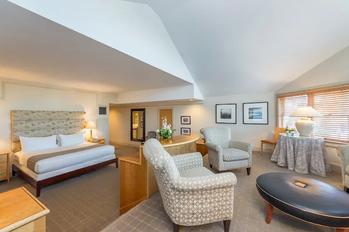 The Breakwater Inn 5