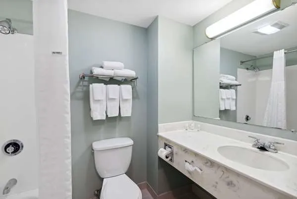 Ramada by Wyndham Saco/Old Orchard Beach Area 4