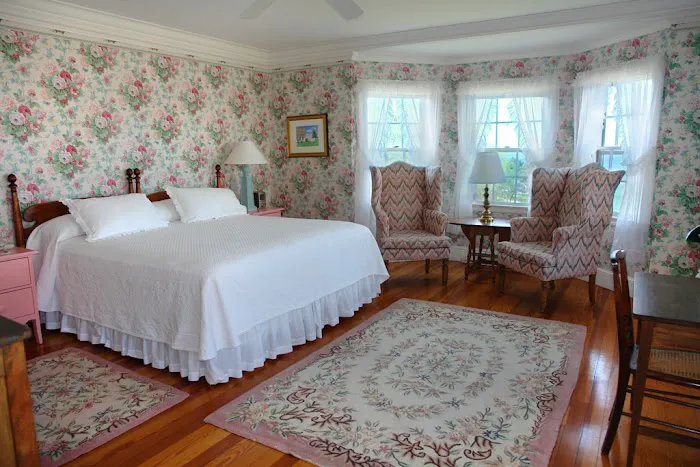 The Colony Hotel 5