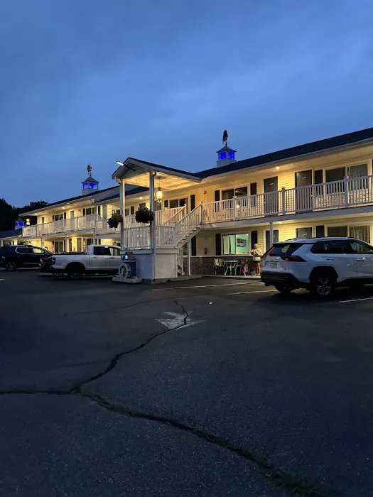 Footbridge Beach Motel & Cottages 4