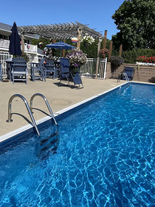 Footbridge Beach Motel & Cottages 4