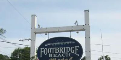 Footbridge Beach Motel & Cottages