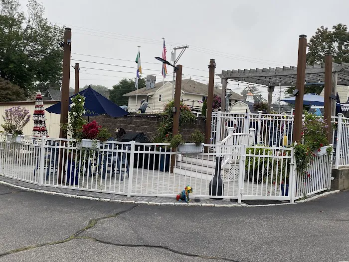 Footbridge Beach Motel & Cottages 4