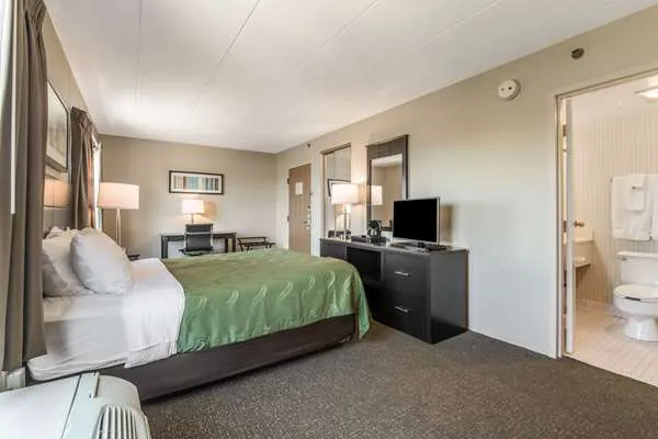 Quality Inn 4