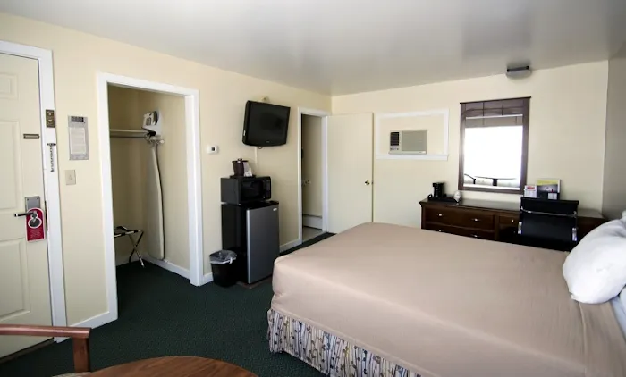 Travelers Inn 5
