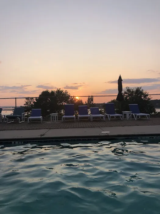 Log Cabin Island Inn 5