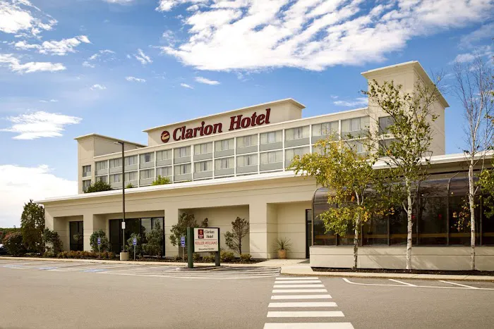 Clarion Hotel Airport 5