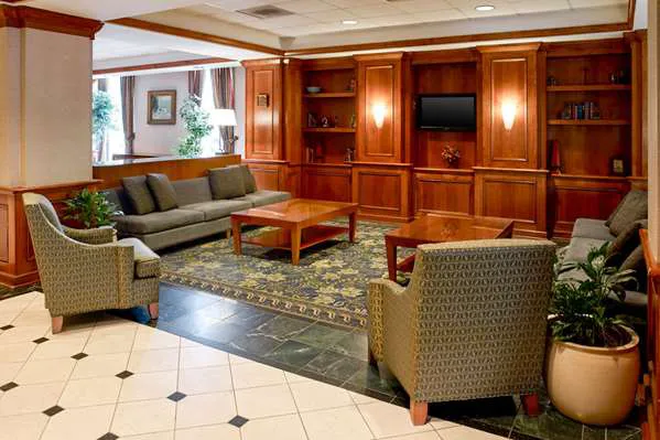 Clarion Hotel Airport 5