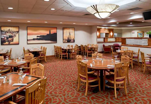Clarion Hotel Airport 5