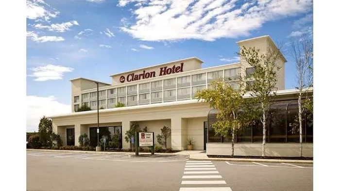 Clarion Hotel Airport 5