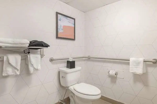 Comfort Inn Airport 4