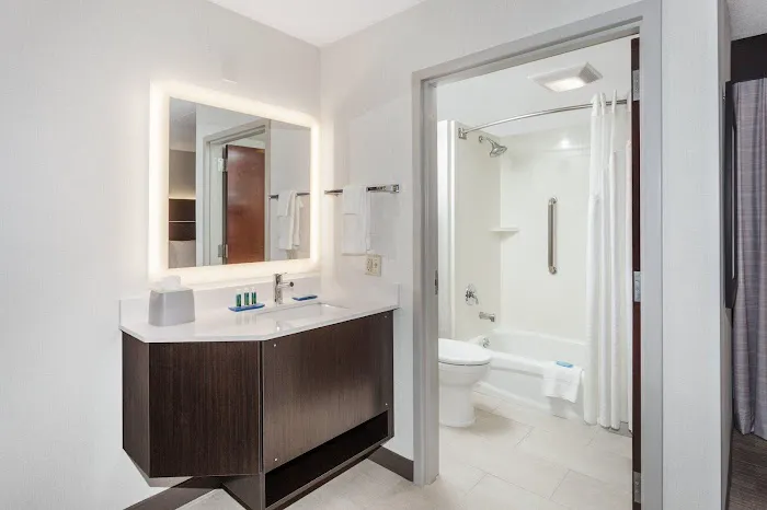 Holiday Inn Express & Suites South Portland by IHG 4