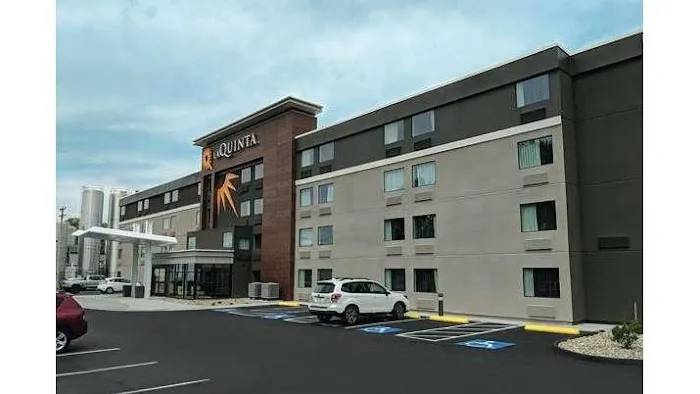 La Quinta Inn & Suites by Wyndham Portland 5