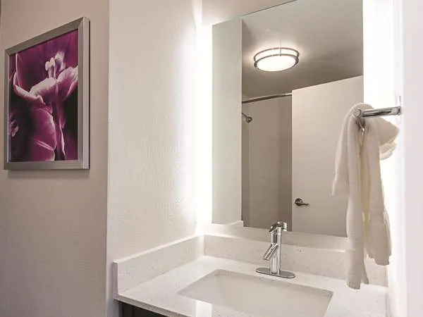 La Quinta Inn & Suites by Wyndham Portland 5