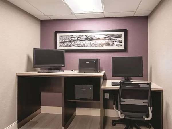 La Quinta Inn & Suites by Wyndham Portland 5