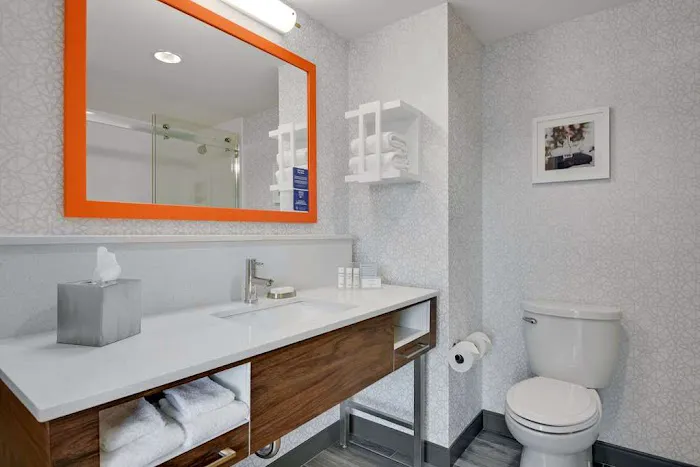 Hampton Inn Salem Boston 4