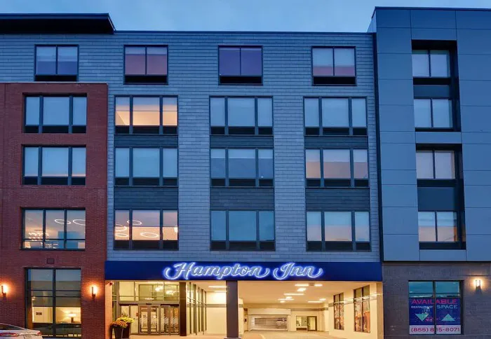 Hampton Inn Salem Boston 4