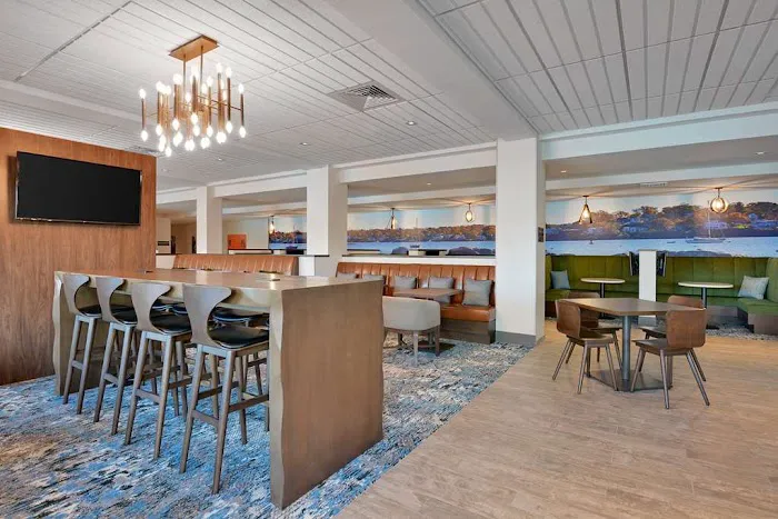 Hampton Inn Salem Boston 4