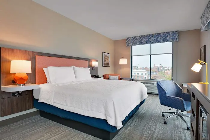 Hampton Inn Salem Boston 4