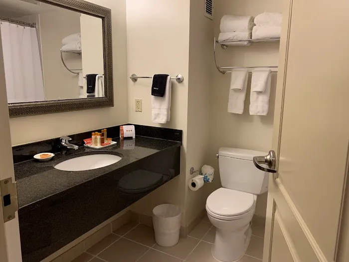 Salem Waterfront Hotel & Suites 4